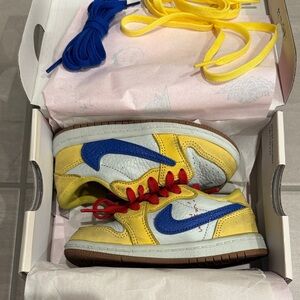 Travis Scott Jordan 1 low OG canary Kids Sneakers in Yellow and Blue sz 8c